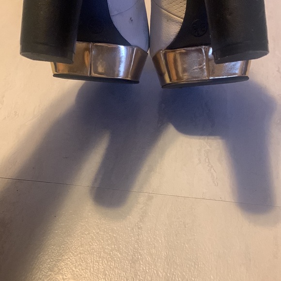 Mossimo Women's Textured White Black Peep Toe Platform Heels Size 8.5 - Picture 12 of 15